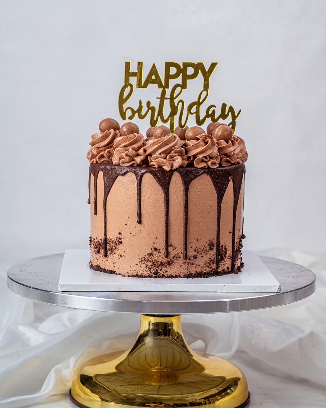 The Maltesers And Drip Cake image 0