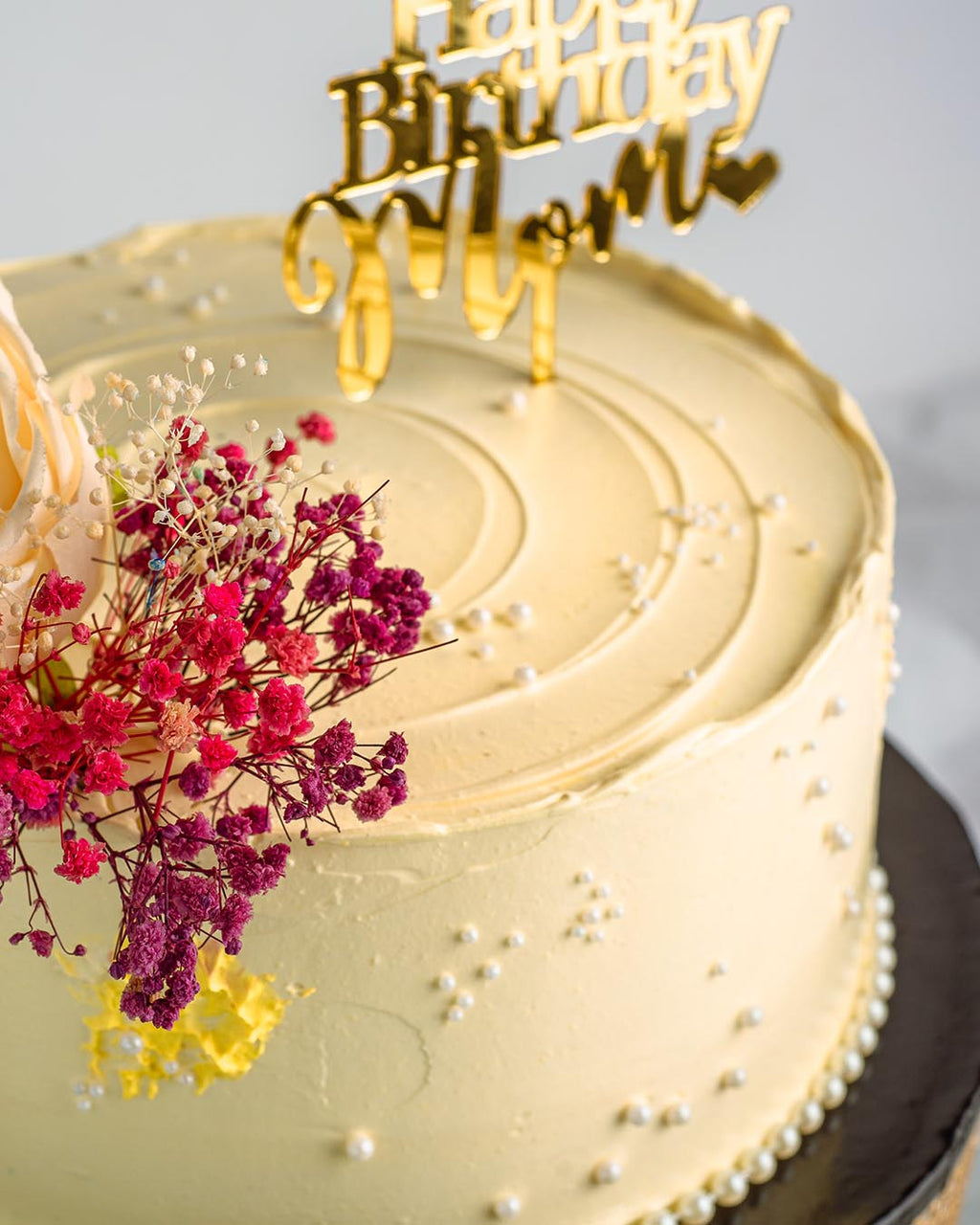 The Cream and Flowers Cake image 1